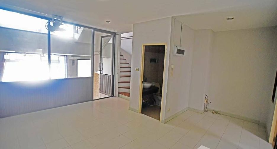For sale 3 bedrooms townhouse in Wang Thonglang, Bangkok