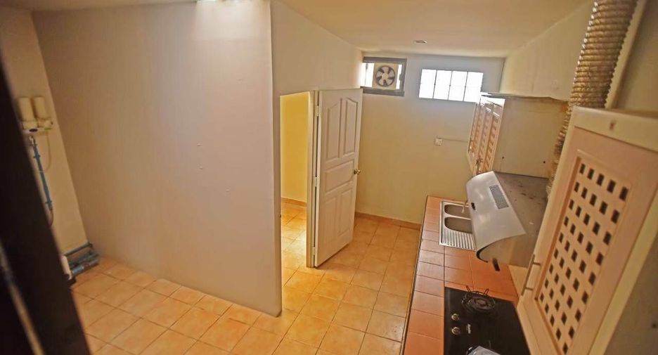 For sale 3 bedrooms townhouse in Wang Thonglang, Bangkok
