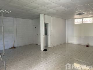 Casa adosada en venta y en alquiler de 3 habitaciones en Wang Thonglang, Bangkok