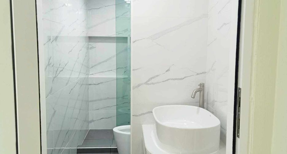 For sale 2 bedrooms condo in Lat Phrao, Bangkok