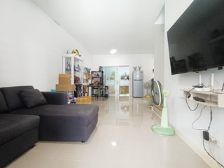 Casa adosada en venta de 3 habitaciones en Bang Bo, Samut Prakan