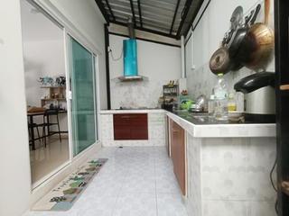 Casa adosada en venta de 3 habitaciones en Bang Bo, Samut Prakan
