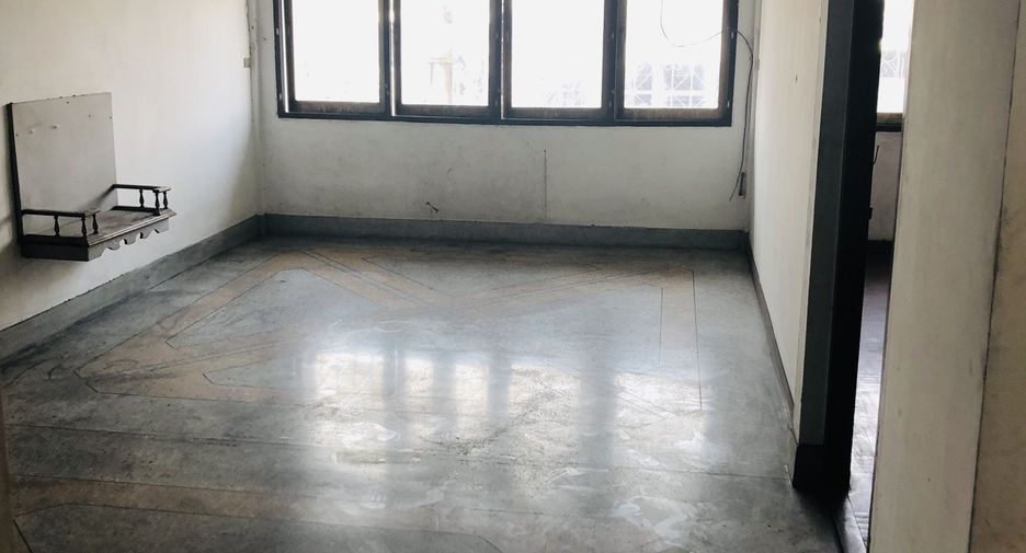 For sale 3 bedrooms townhouse in Khlong Toei, Bangkok