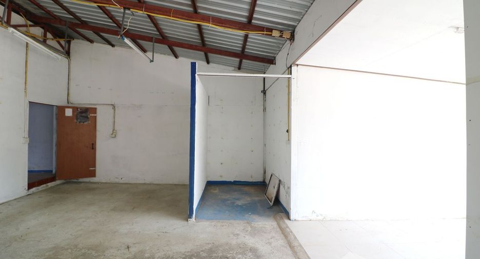 Local comercial en venta de 2 habitaciones en Non Sang, Nong Bua Lamphu