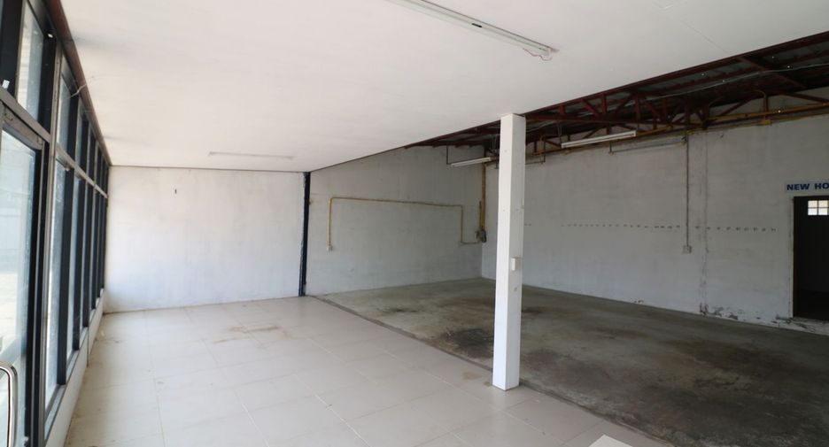 Local comercial en venta de 2 habitaciones en Non Sang, Nong Bua Lamphu