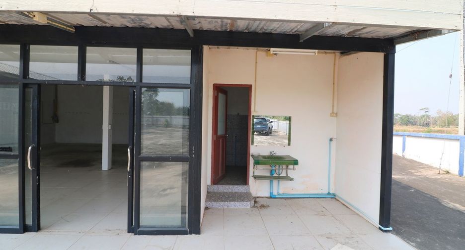 Local comercial en venta de 2 habitaciones en Non Sang, Nong Bua Lamphu