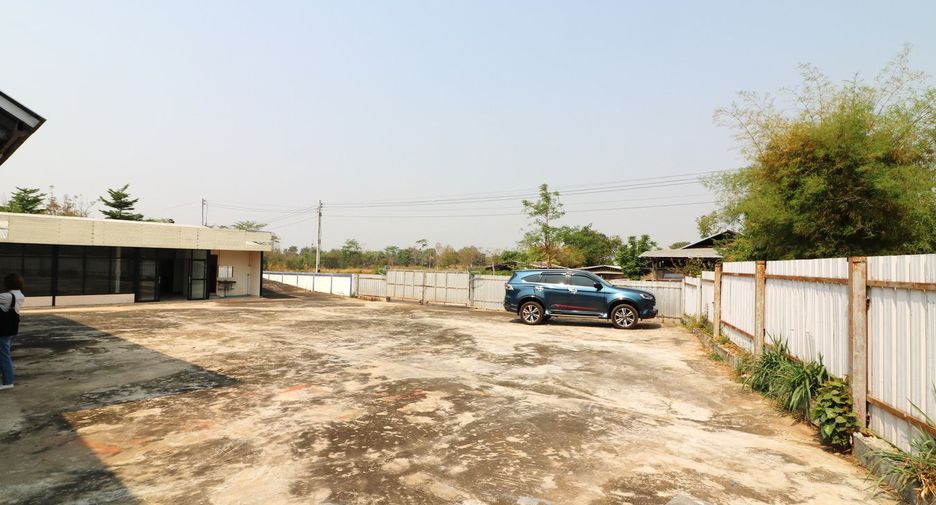 Local comercial en venta de 2 habitaciones en Non Sang, Nong Bua Lamphu