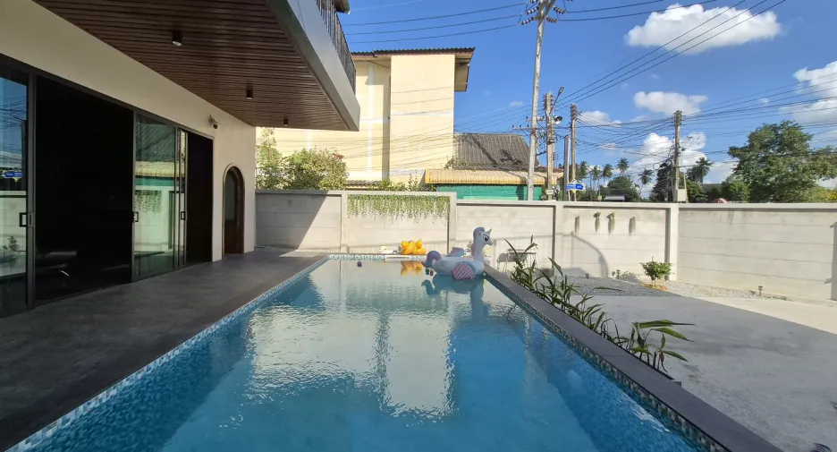For rent 4 bedrooms villa in Bang Lamung, Chonburi