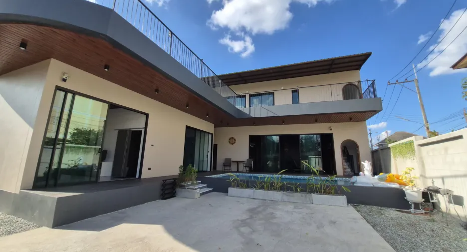 For rent 4 bedrooms villa in Bang Lamung, Chonburi