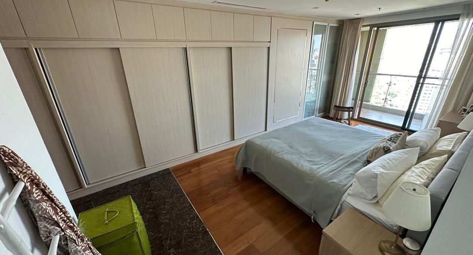 For sale 4 bedrooms condo in Khlong Toei, Bangkok