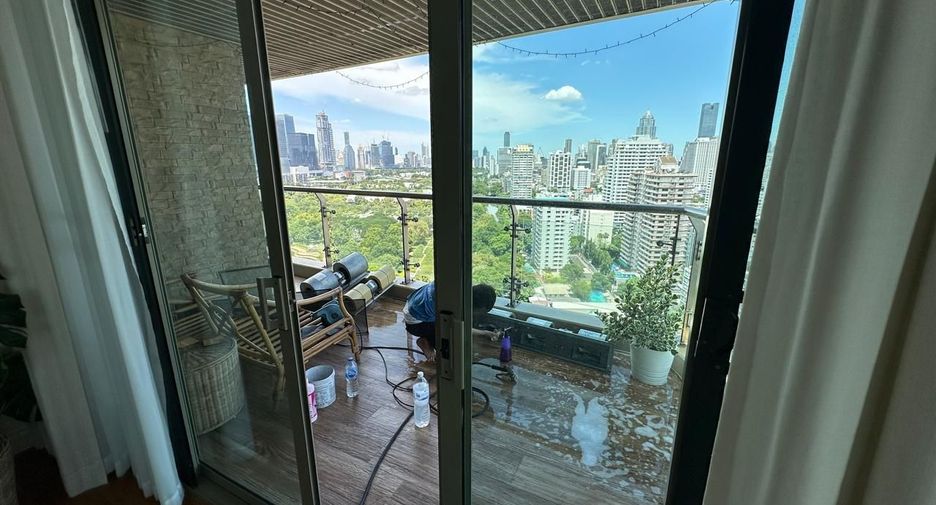 For sale 4 bedrooms condo in Khlong Toei, Bangkok