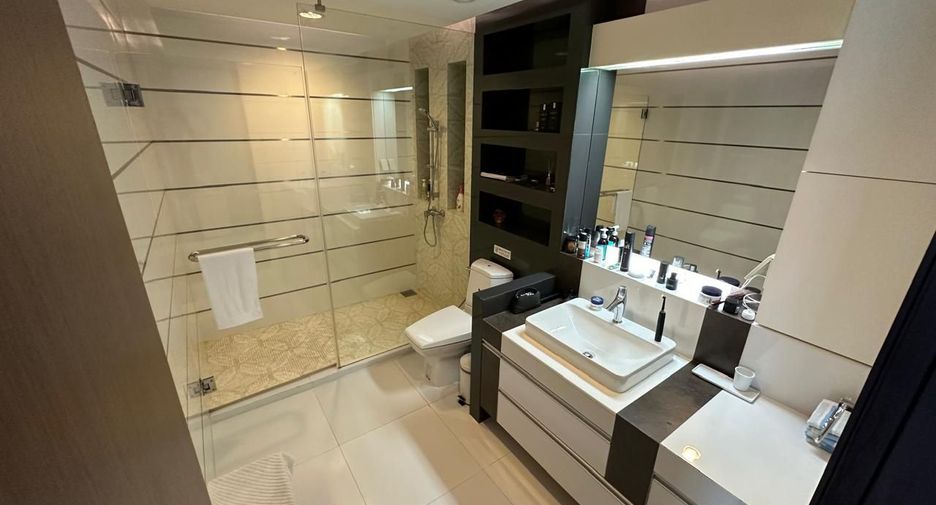 For sale 4 bedrooms condo in Khlong Toei, Bangkok