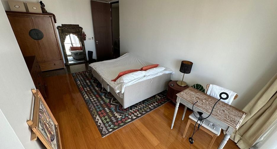 For sale 4 bedrooms condo in Khlong Toei, Bangkok