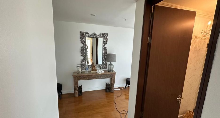 For sale 4 bedrooms condo in Khlong Toei, Bangkok