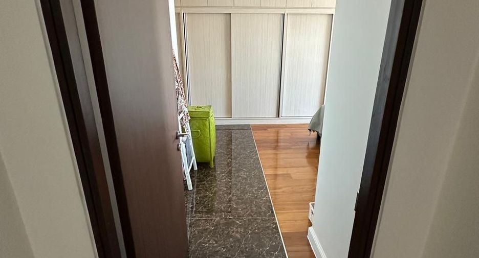 For sale 4 bedrooms condo in Khlong Toei, Bangkok