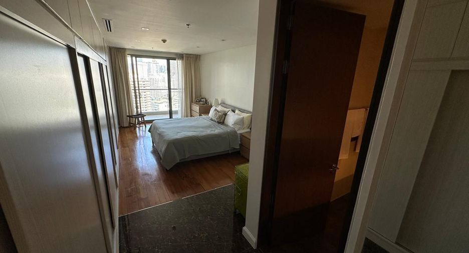 For sale 4 bedrooms condo in Khlong Toei, Bangkok