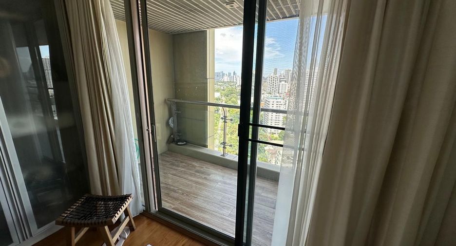 For sale 4 bedrooms condo in Khlong Toei, Bangkok