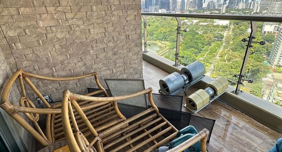 For sale 4 bedrooms condo in Khlong Toei, Bangkok