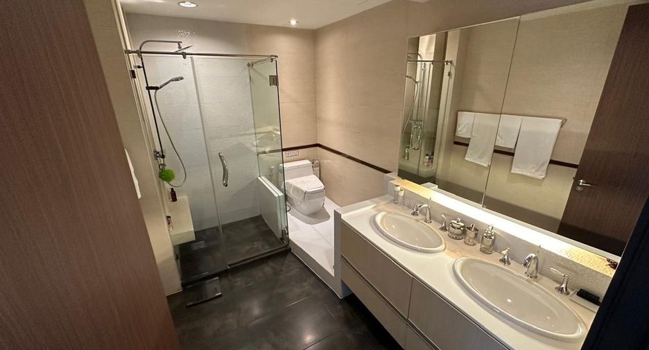 For sale 4 bedrooms condo in Khlong Toei, Bangkok