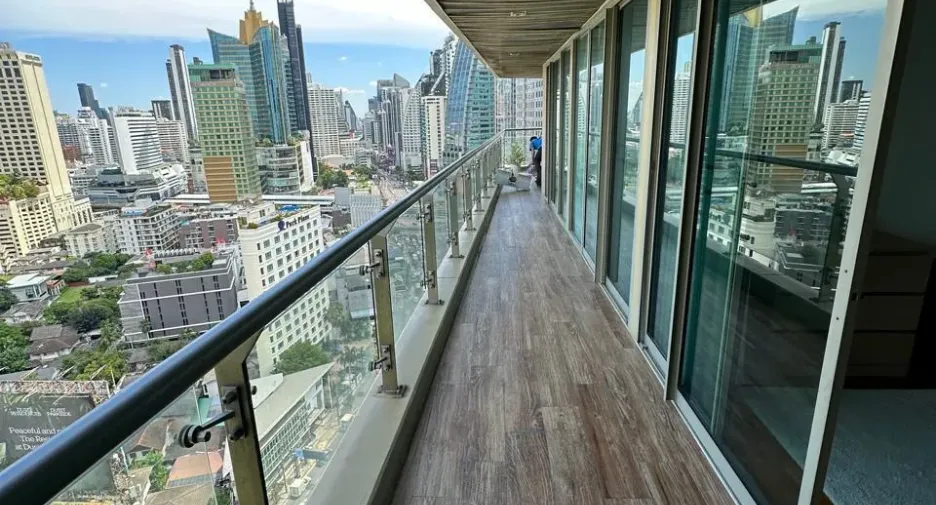 For sale 4 bedrooms condo in Khlong Toei, Bangkok
