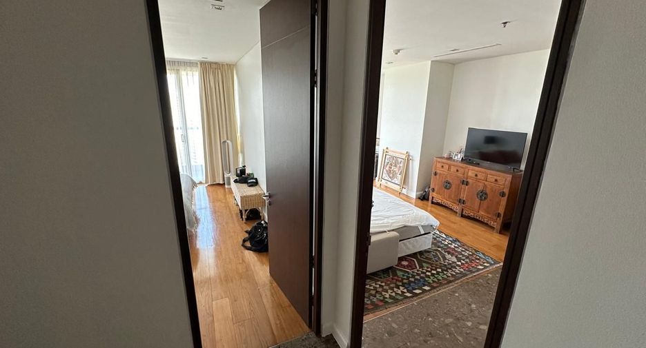 For sale 4 bedrooms condo in Khlong Toei, Bangkok