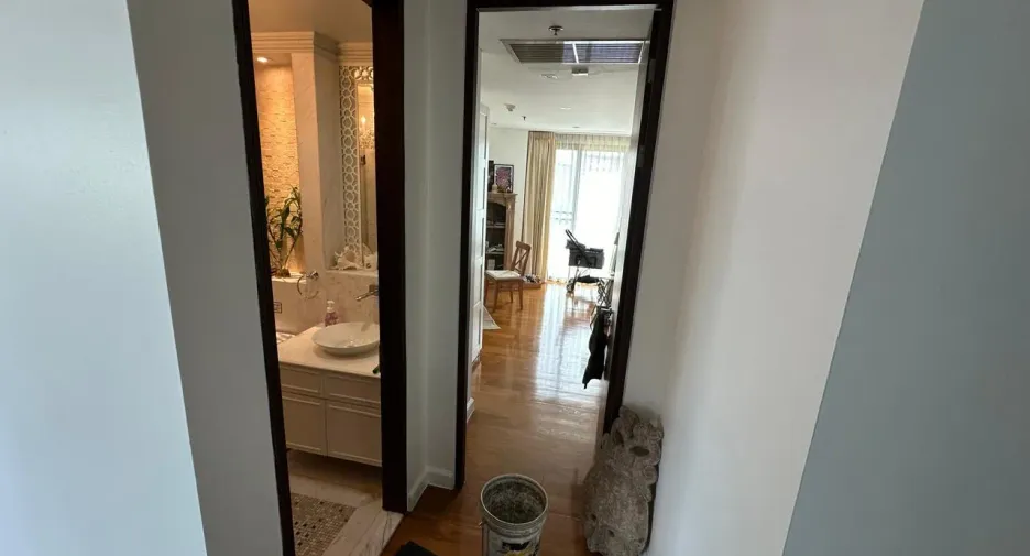 For sale 4 bedrooms condo in Khlong Toei, Bangkok