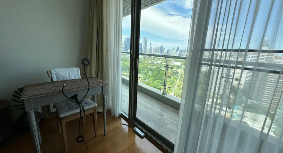 For sale 4 bedrooms condo in Khlong Toei, Bangkok