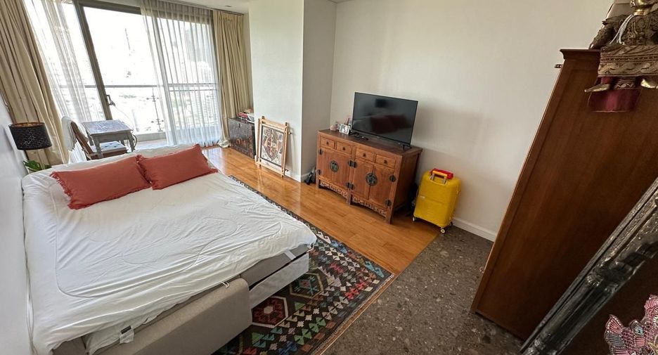 For sale 4 bedrooms condo in Khlong Toei, Bangkok