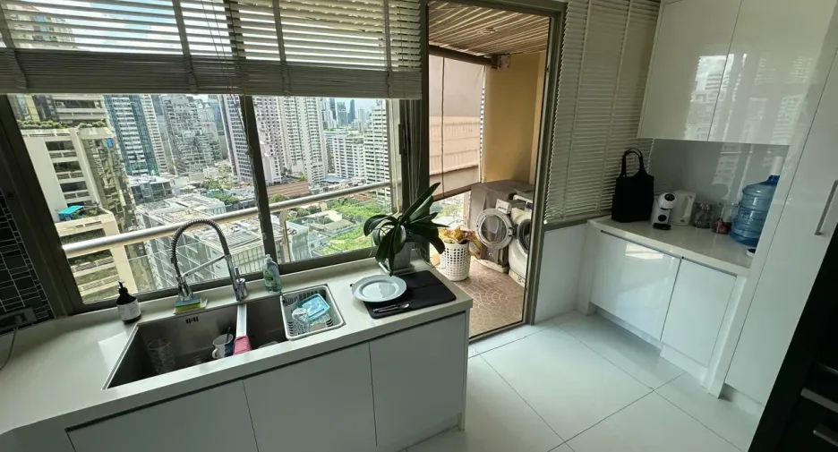 For sale 4 bedrooms condo in Khlong Toei, Bangkok