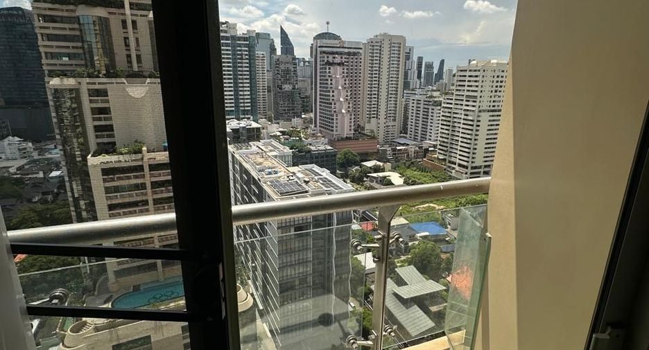 For sale 4 bedrooms condo in Khlong Toei, Bangkok