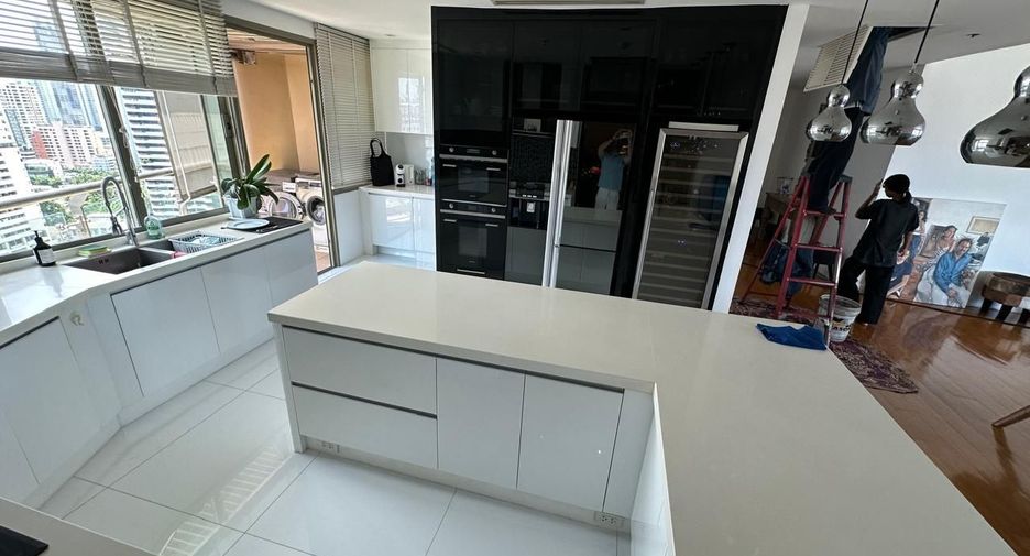 For sale 4 bedrooms condo in Khlong Toei, Bangkok