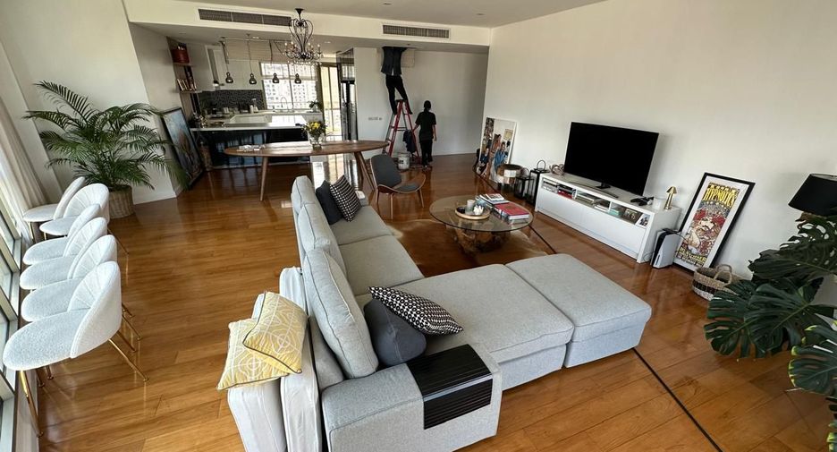 For sale 4 bedrooms condo in Khlong Toei, Bangkok