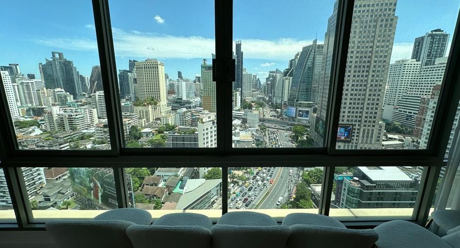 For sale 4 bedrooms condo in Khlong Toei, Bangkok