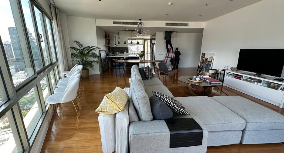 For sale 4 bedrooms condo in Khlong Toei, Bangkok