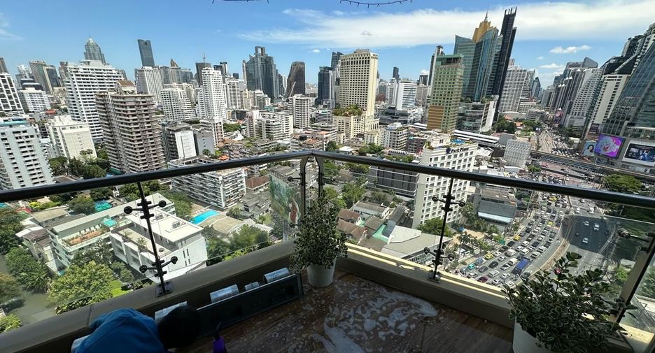 For sale 4 bedrooms condo in Khlong Toei, Bangkok