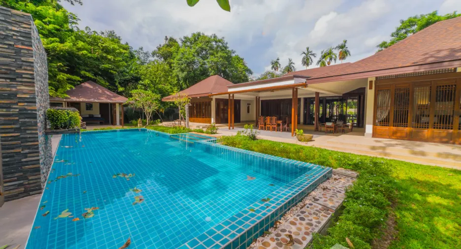À vendre et à louer 5 chambres villa à Thalang, Phuket