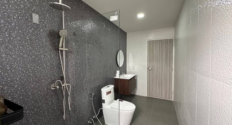 For sale 4 bedrooms townhouse in Bang Lamung, Chonburi
