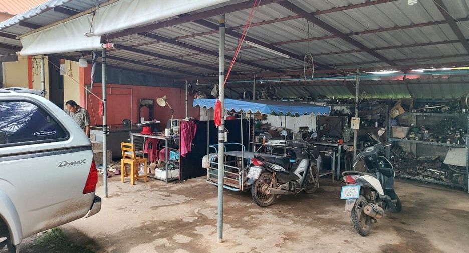 For sale 4 bedrooms house in Phon Phisai, Nong Khai
