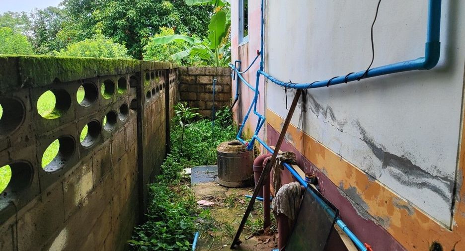 For sale 4 bedrooms house in Phon Phisai, Nong Khai