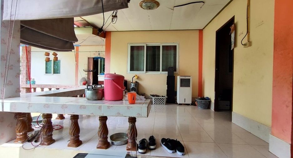 For sale 4 bedrooms house in Phon Phisai, Nong Khai
