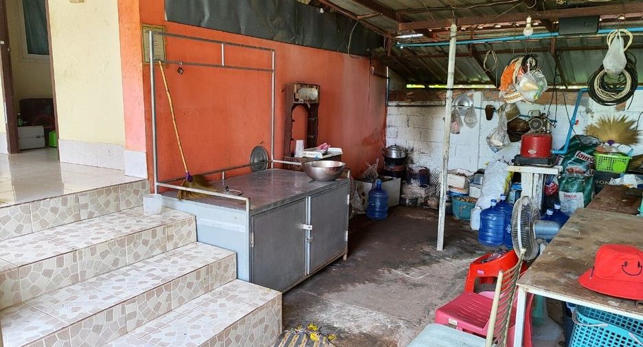 For sale 4 bedrooms house in Phon Phisai, Nong Khai