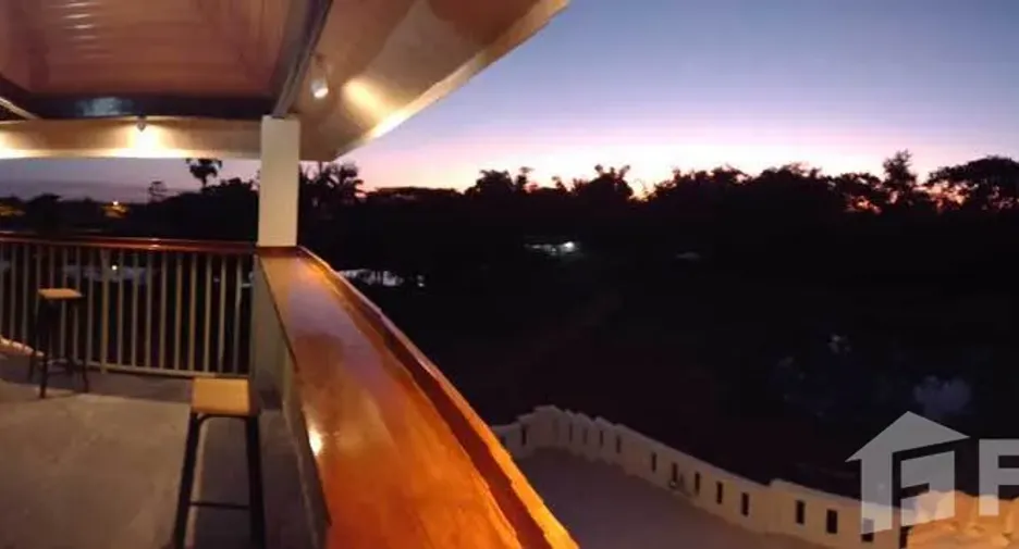 Hotel en venta de 12 habitaciones en Kumphawapi, Udon Thani