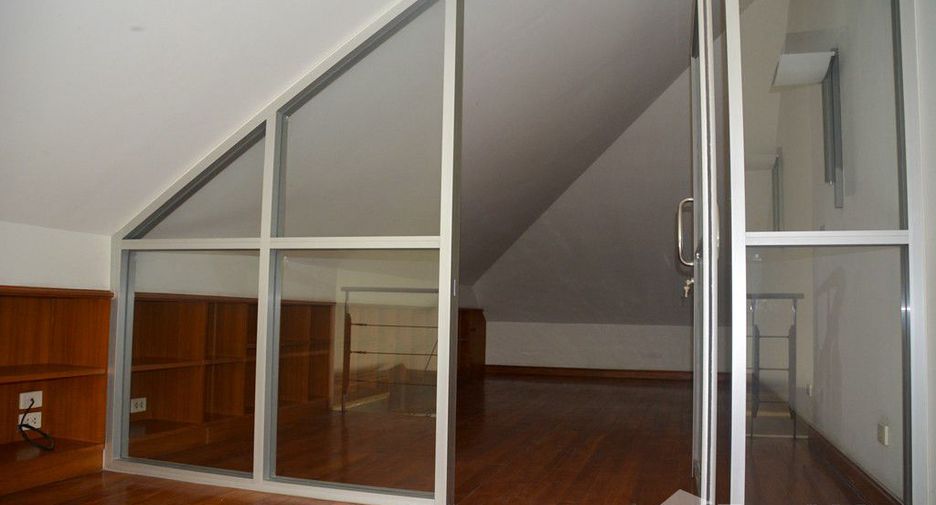 For sale 5 bedrooms condo in Watthana, Bangkok