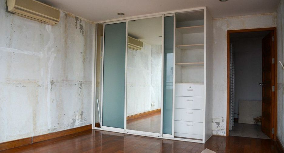 For sale 5 bedrooms condo in Watthana, Bangkok