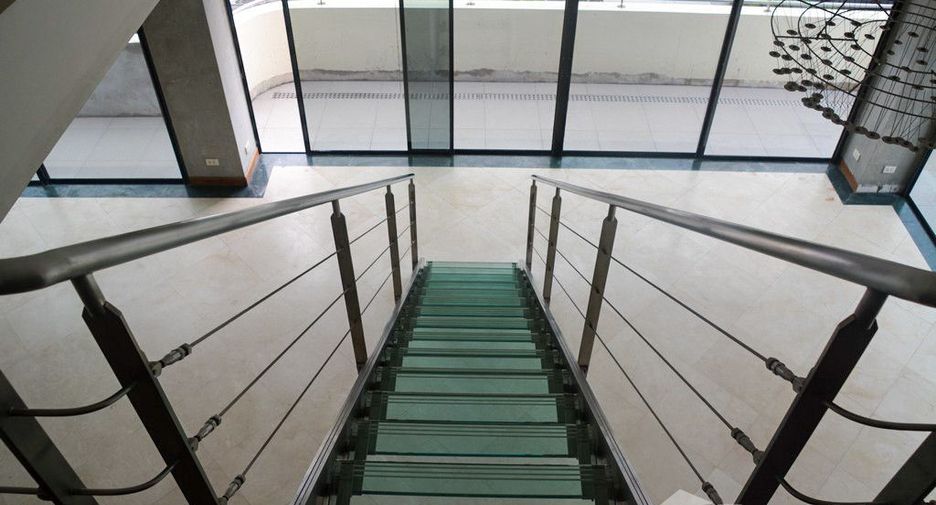 For sale 5 bedrooms condo in Watthana, Bangkok