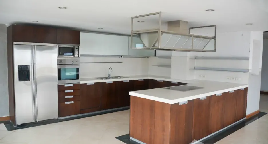 For sale 5 bedrooms condo in Watthana, Bangkok