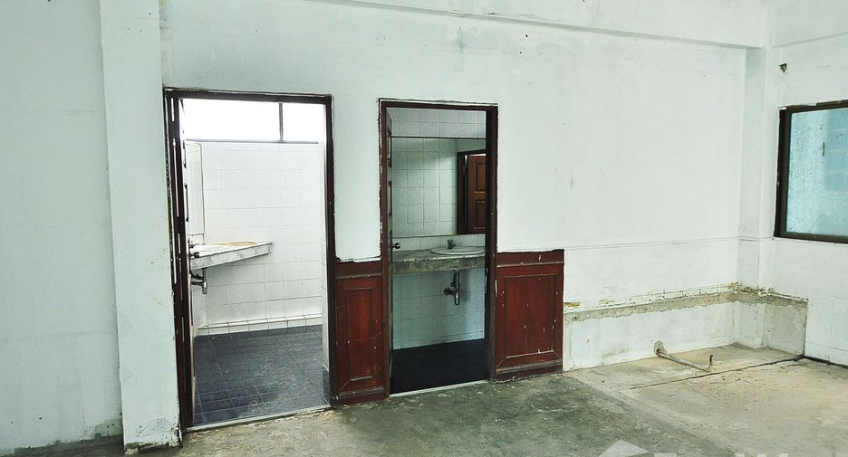 For sale and for rent 6 bedrooms retail Space in Bang Sue, Bangkok
