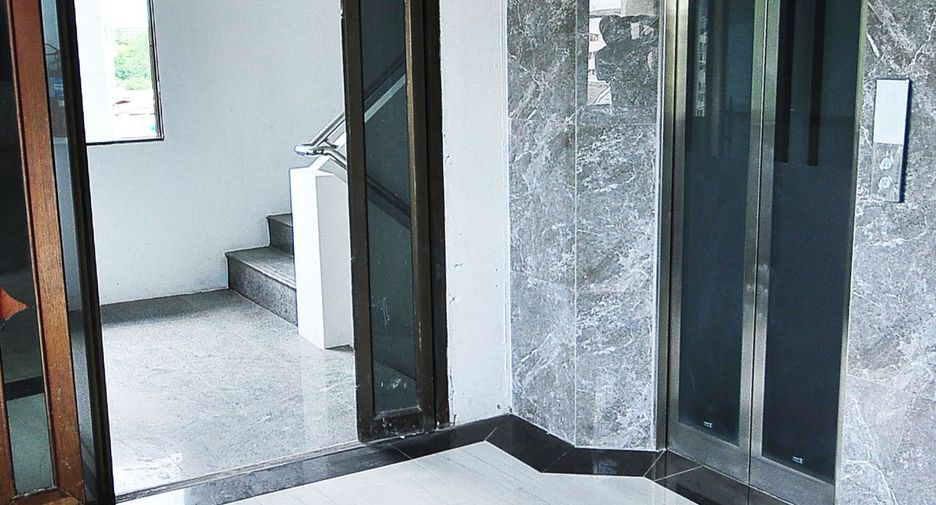 For sale and for rent 6 bedrooms retail Space in Bang Sue, Bangkok