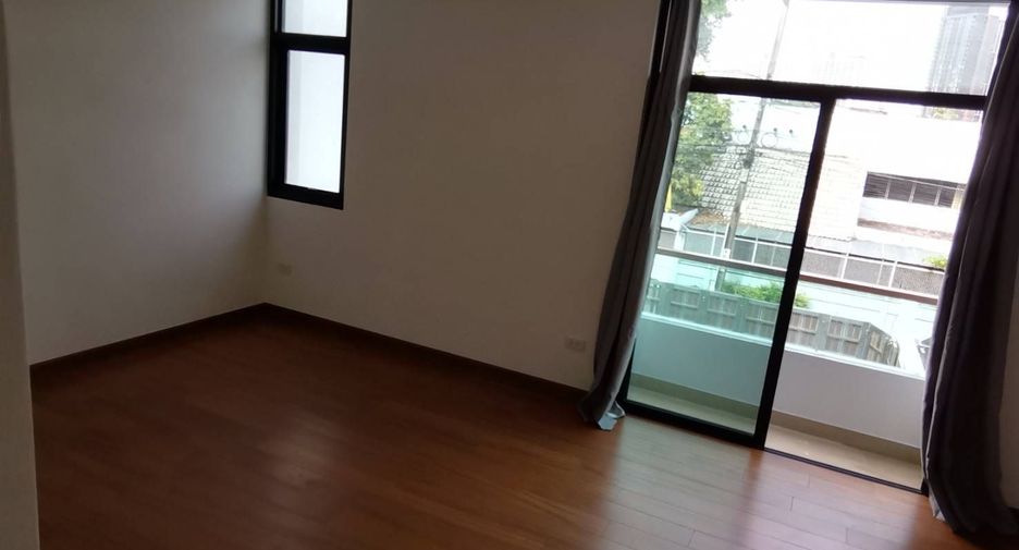 出售 4 卧室 联排别墅 在 Phasi Charoen, 曼谷