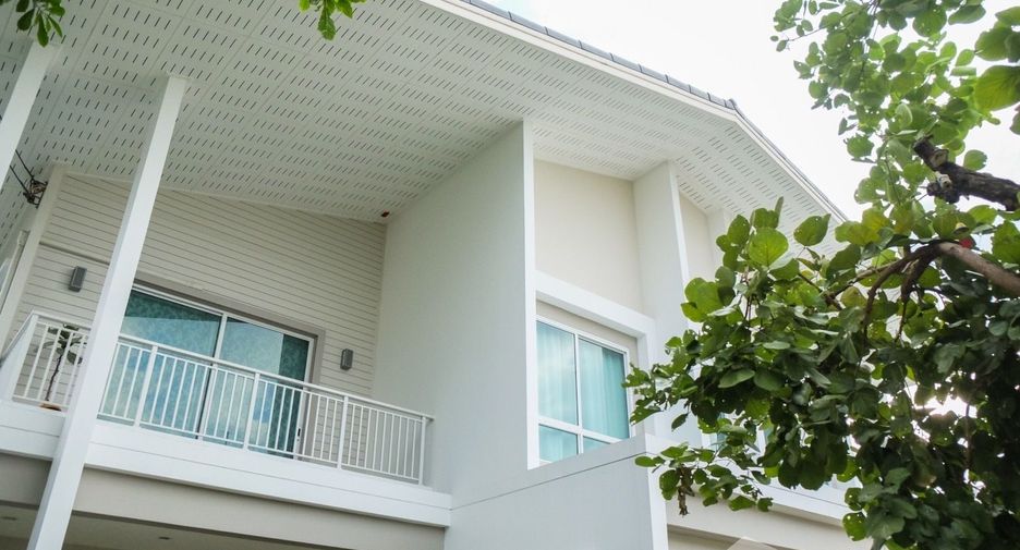 For rent and for sale 4 bedrooms house in Khlong Sam Wa, Bangkok